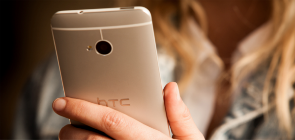 hands on HTC One Smartphone