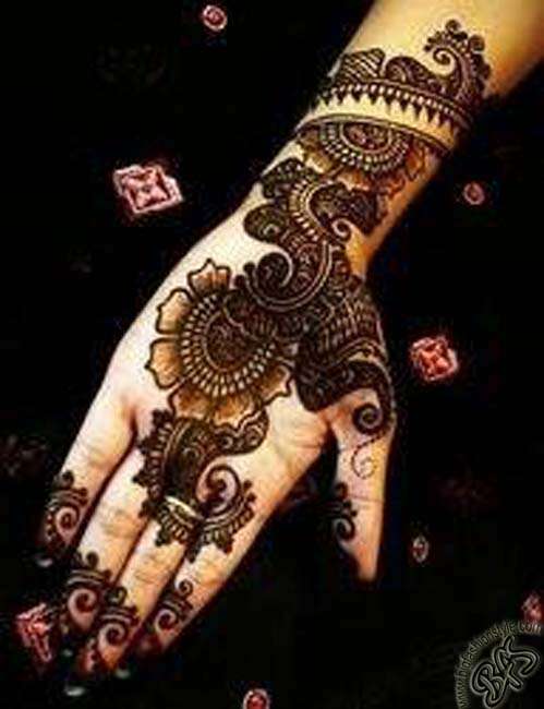 Beautiful-Mehndi-Designs-For-New-Year-004.jpg (499×650)